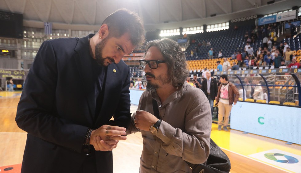 A generic square placeholder image with rounded corners in a figure.