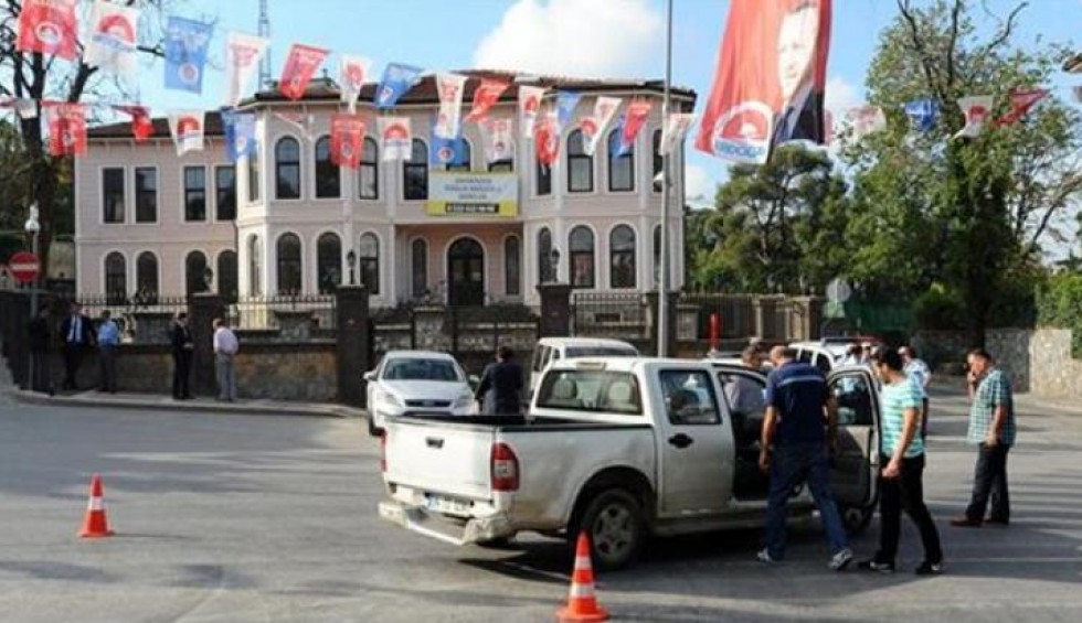 A generic square placeholder image with rounded corners in a figure.