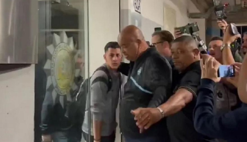 A generic square placeholder image with rounded corners in a figure.