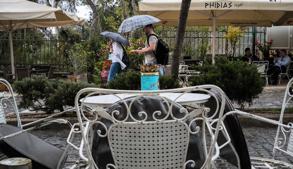 A generic square placeholder image with rounded corners in a figure.