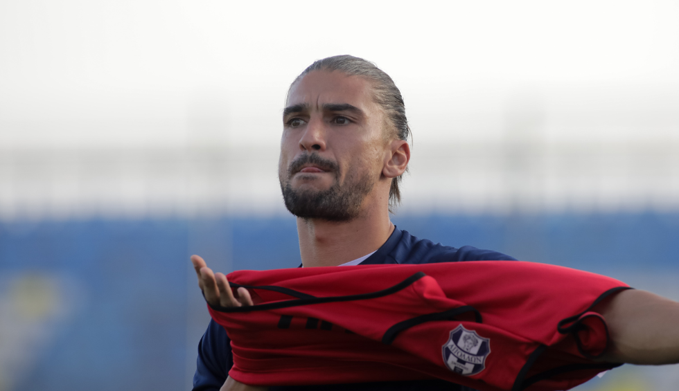 A generic square placeholder image with rounded corners in a figure.