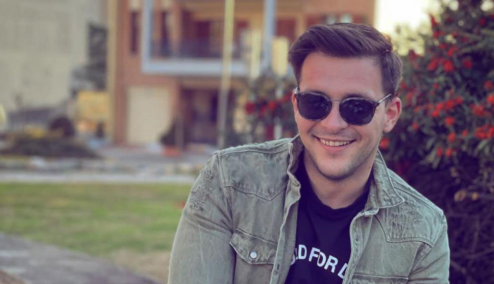 A generic square placeholder image with rounded corners in a figure.