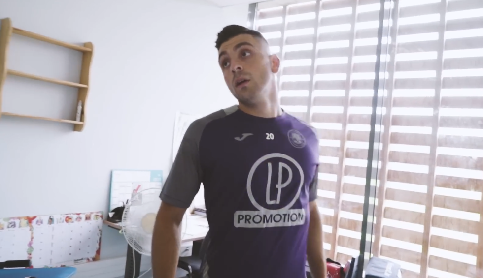 A generic square placeholder image with rounded corners in a figure.