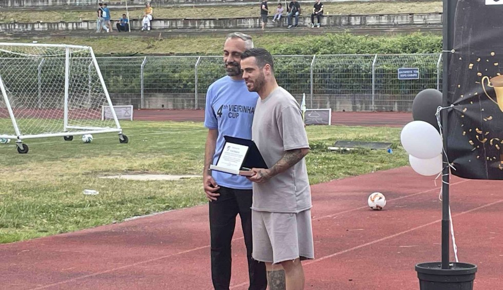 A generic square placeholder image with rounded corners in a figure.