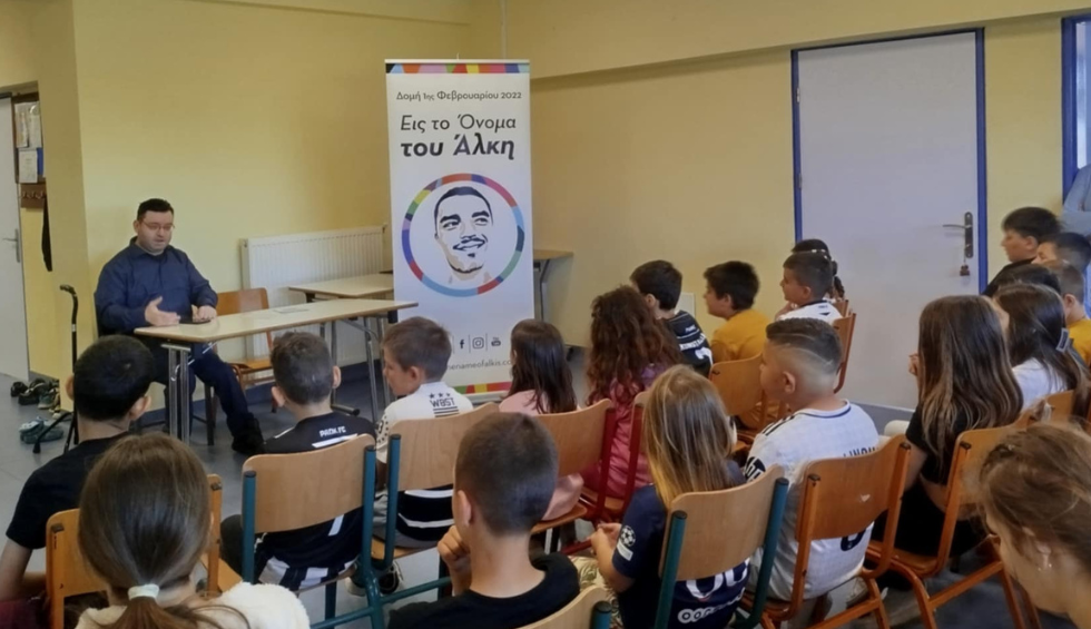 A generic square placeholder image with rounded corners in a figure.