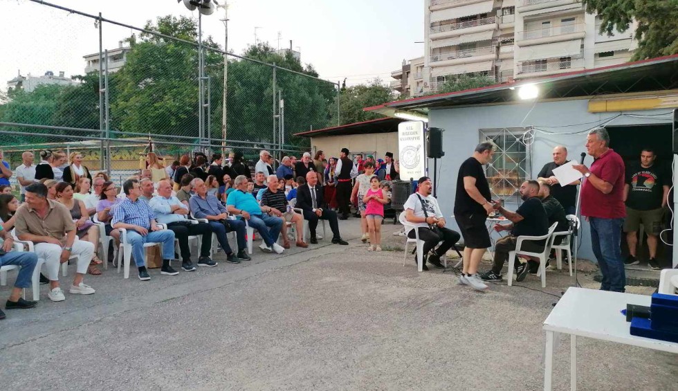 A generic square placeholder image with rounded corners in a figure.