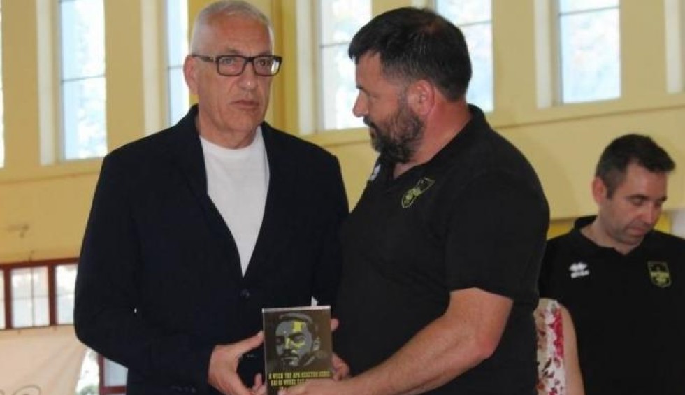 A generic square placeholder image with rounded corners in a figure.