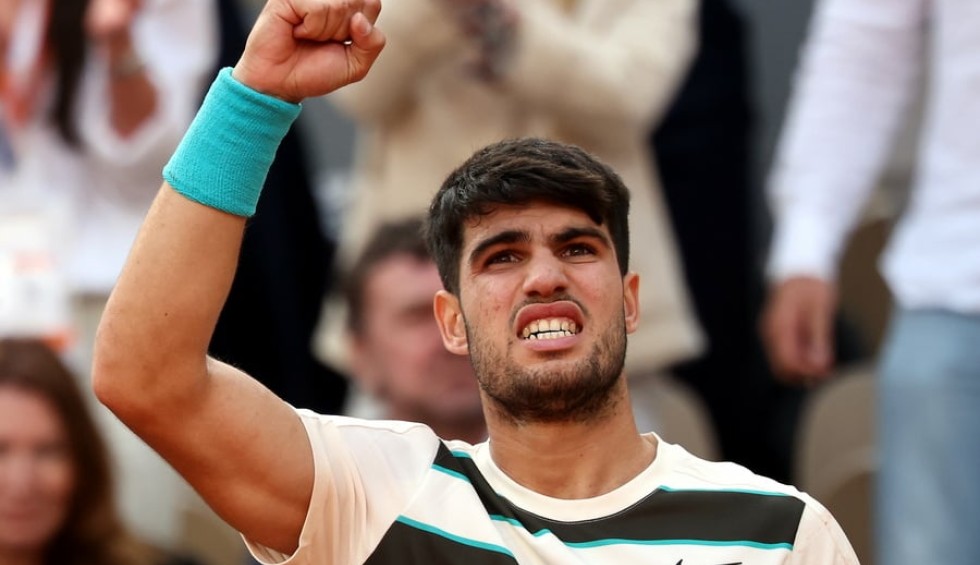 A generic square placeholder image with rounded corners in a figure.