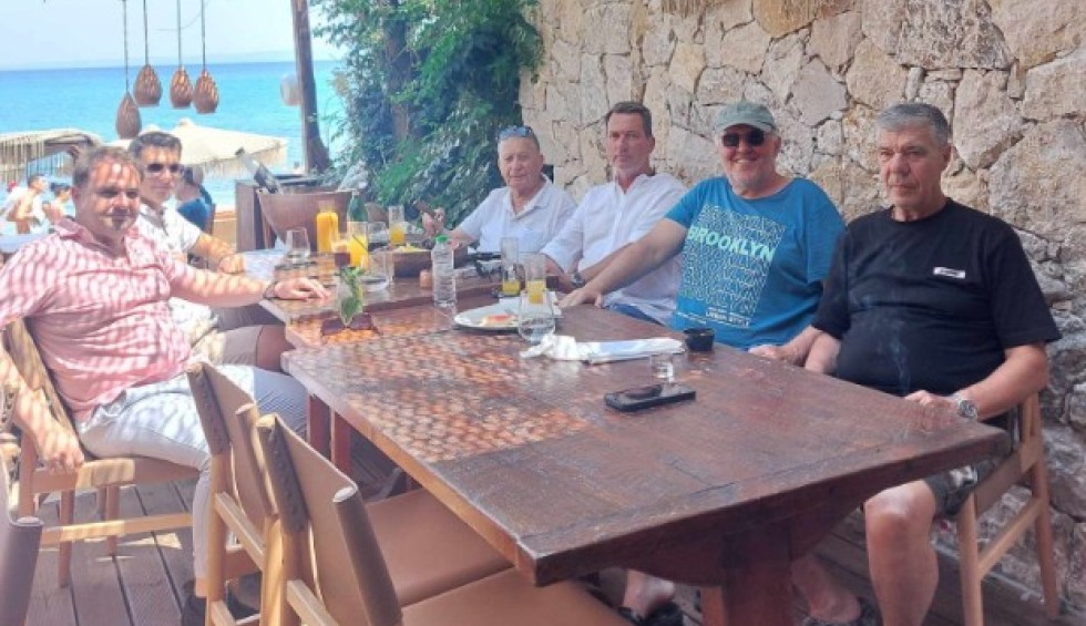 A generic square placeholder image with rounded corners in a figure.