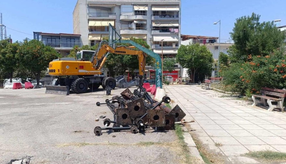 A generic square placeholder image with rounded corners in a figure.