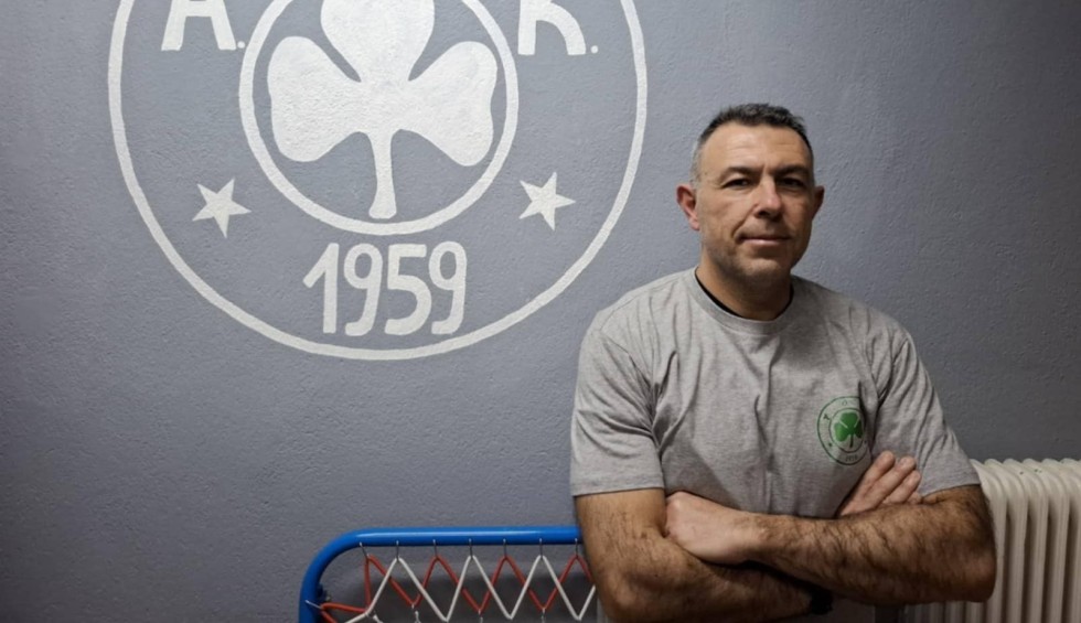 A generic square placeholder image with rounded corners in a figure.