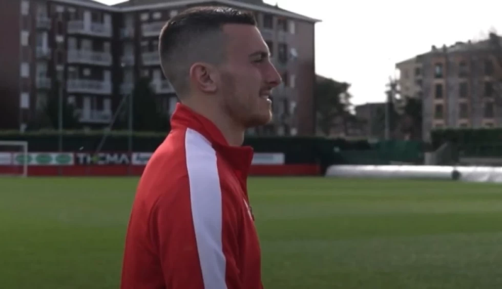 A generic square placeholder image with rounded corners in a figure.