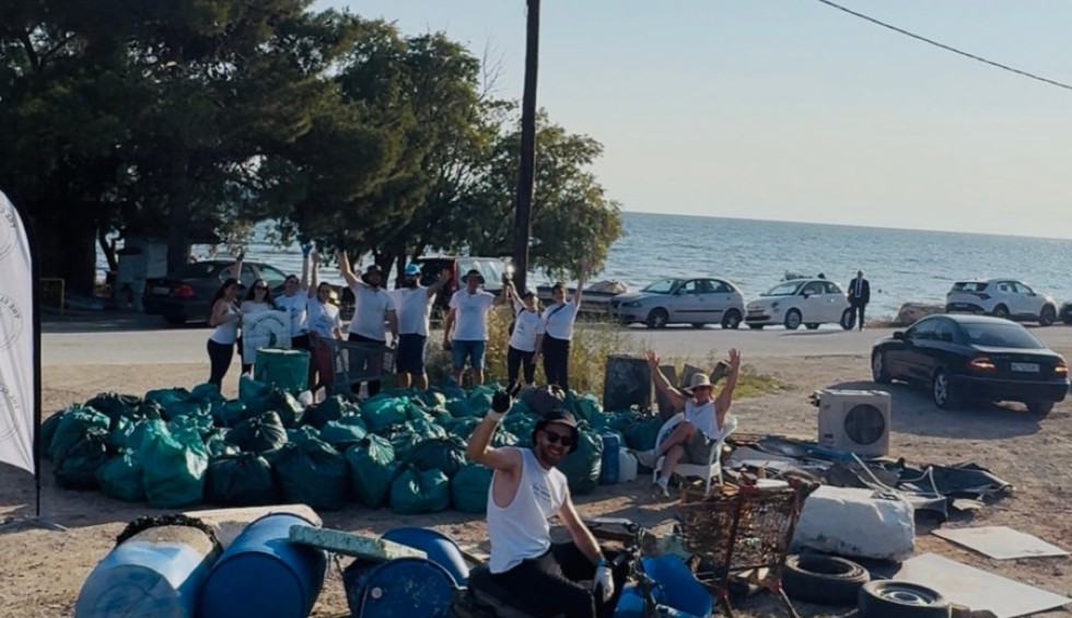 A generic square placeholder image with rounded corners in a figure.