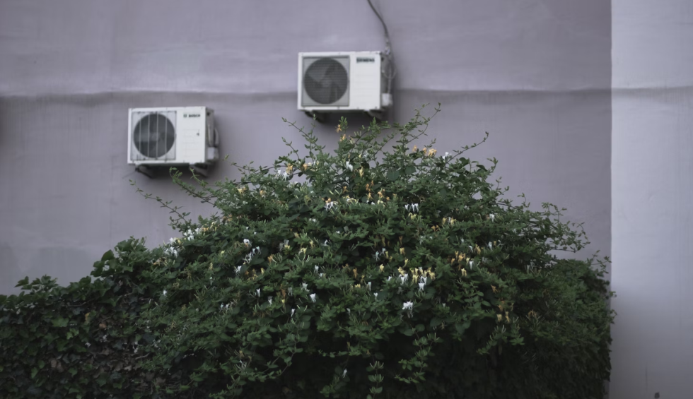 A generic square placeholder image with rounded corners in a figure.