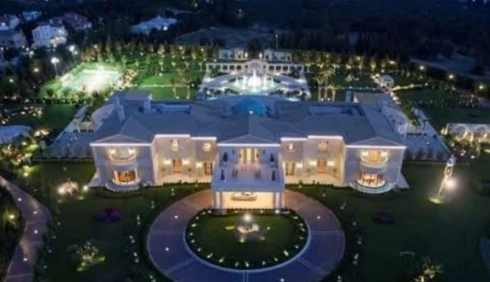 A generic square placeholder image with rounded corners in a figure.