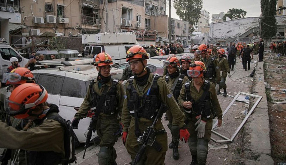 A generic square placeholder image with rounded corners in a figure.