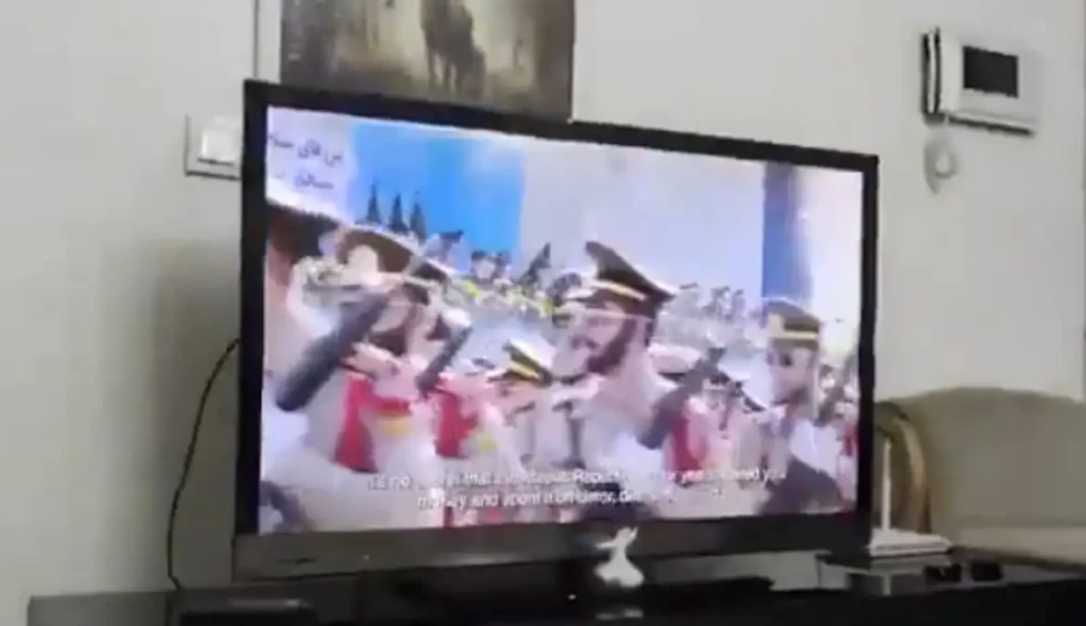 A generic square placeholder image with rounded corners in a figure.