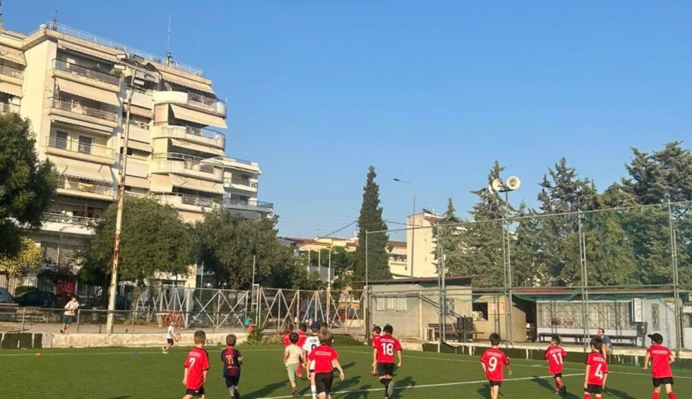 A generic square placeholder image with rounded corners in a figure.