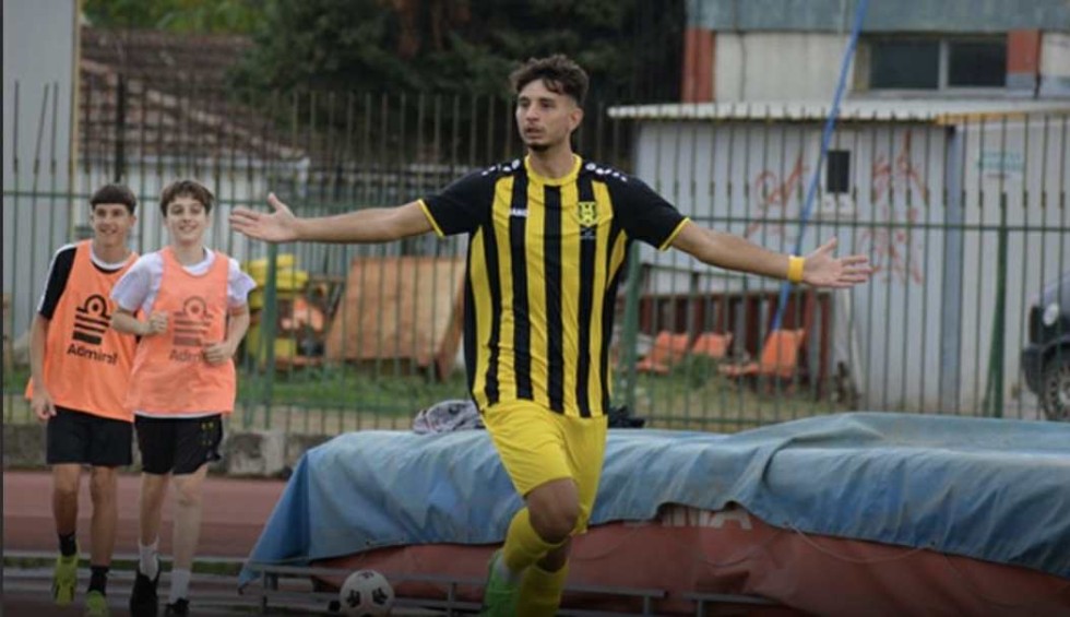 A generic square placeholder image with rounded corners in a figure.