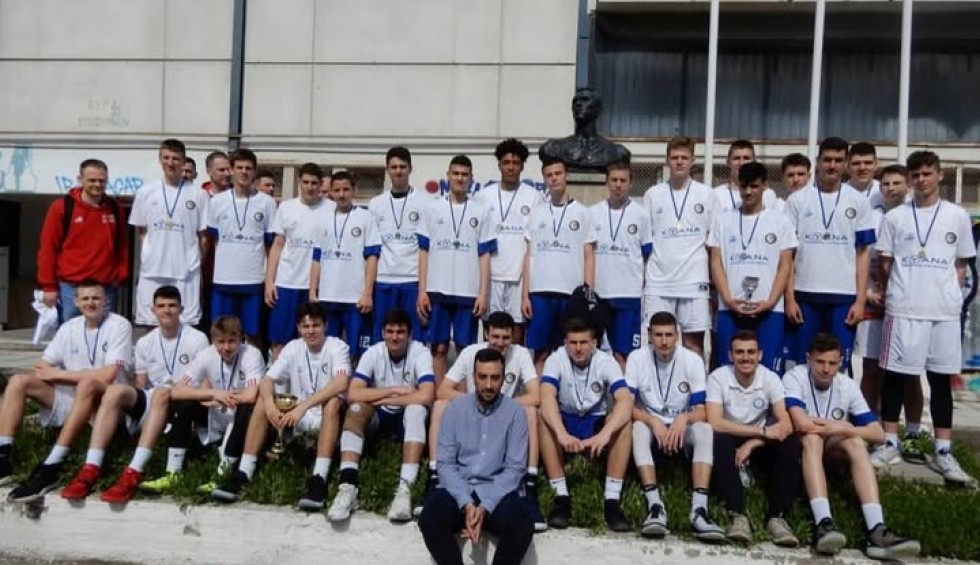 A generic square placeholder image with rounded corners in a figure.