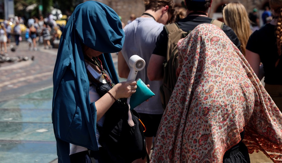 A generic square placeholder image with rounded corners in a figure.