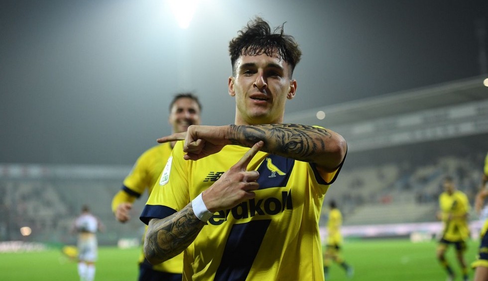 A generic square placeholder image with rounded corners in a figure.