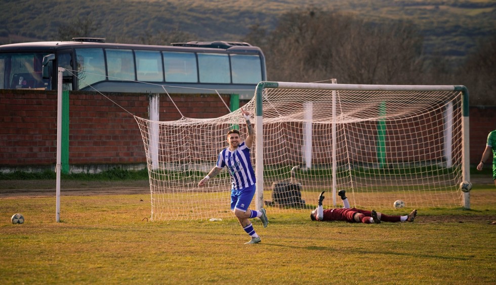 A generic square placeholder image with rounded corners in a figure.