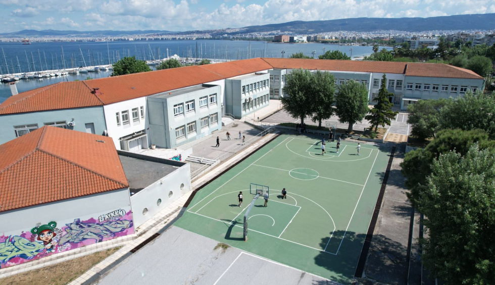 A generic square placeholder image with rounded corners in a figure.