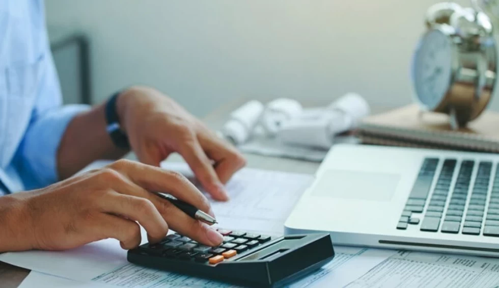 A generic square placeholder image with rounded corners in a figure.