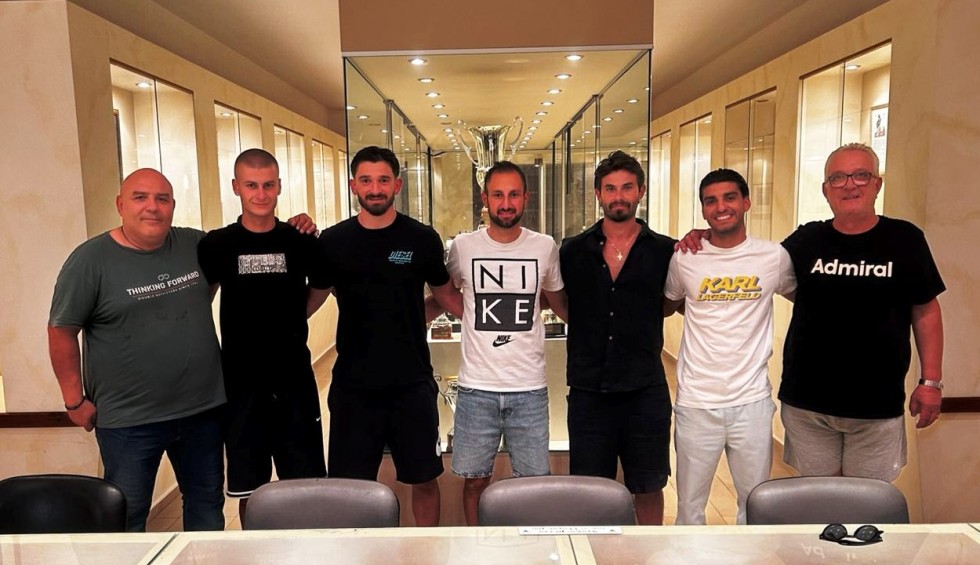 A generic square placeholder image with rounded corners in a figure.