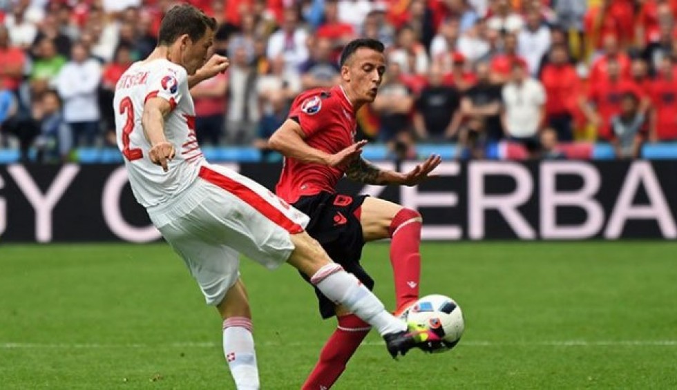 A generic square placeholder image with rounded corners in a figure.