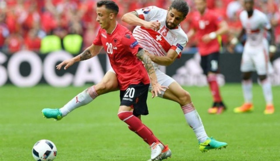 A generic square placeholder image with rounded corners in a figure.