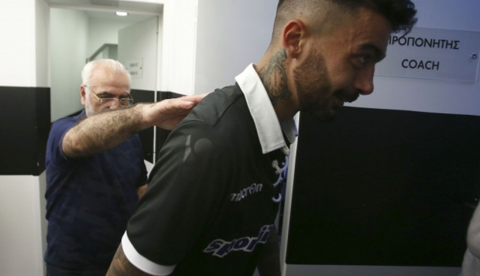 A generic square placeholder image with rounded corners in a figure.