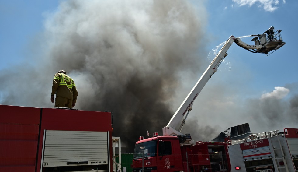 A generic square placeholder image with rounded corners in a figure.