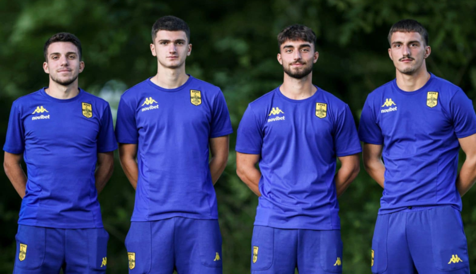 A generic square placeholder image with rounded corners in a figure.