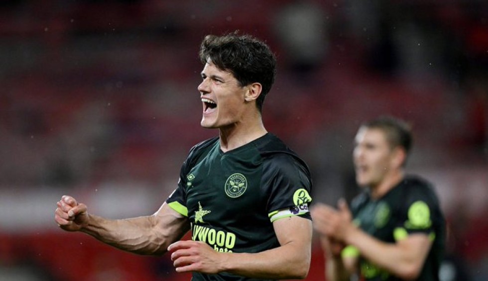 A generic square placeholder image with rounded corners in a figure.