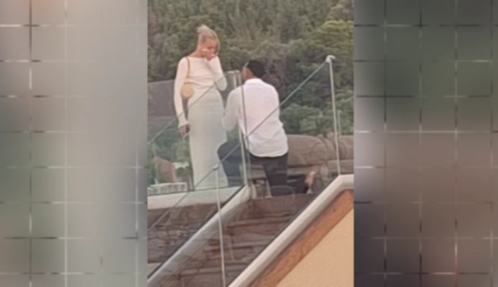 A generic square placeholder image with rounded corners in a figure.