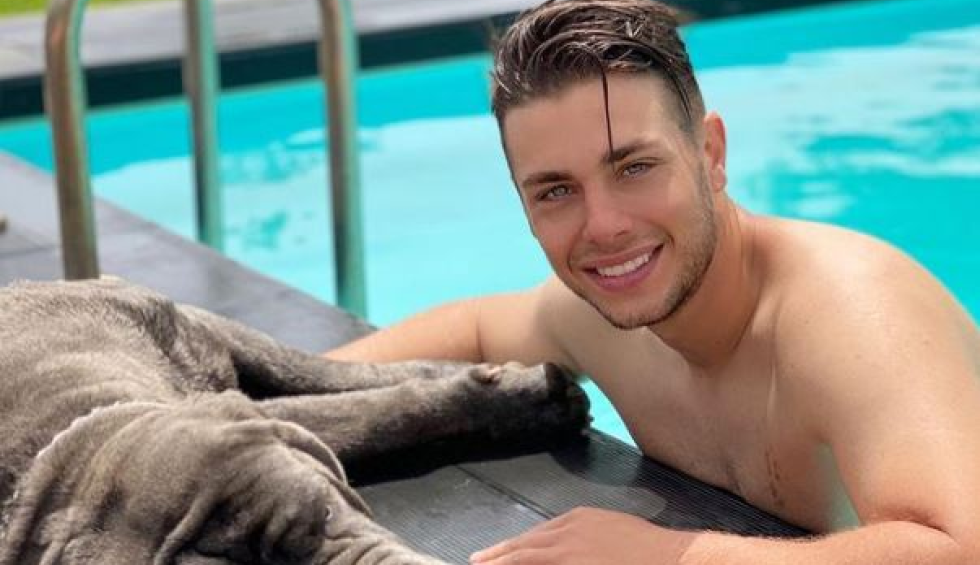 A generic square placeholder image with rounded corners in a figure.