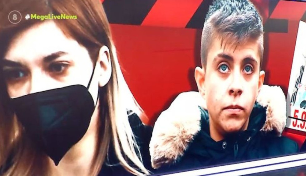 A generic square placeholder image with rounded corners in a figure.