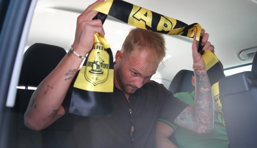 A generic square placeholder image with rounded corners in a figure.