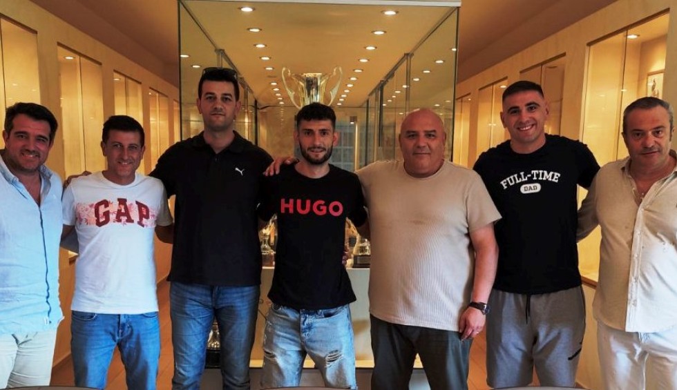 A generic square placeholder image with rounded corners in a figure.