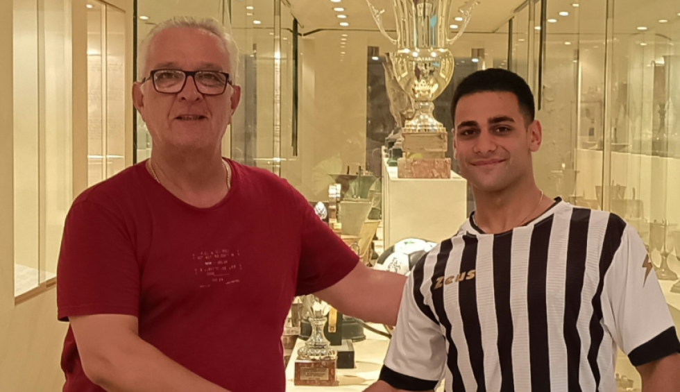 A generic square placeholder image with rounded corners in a figure.