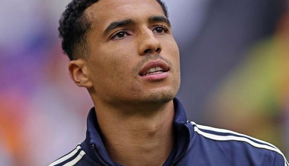 A generic square placeholder image with rounded corners in a figure.