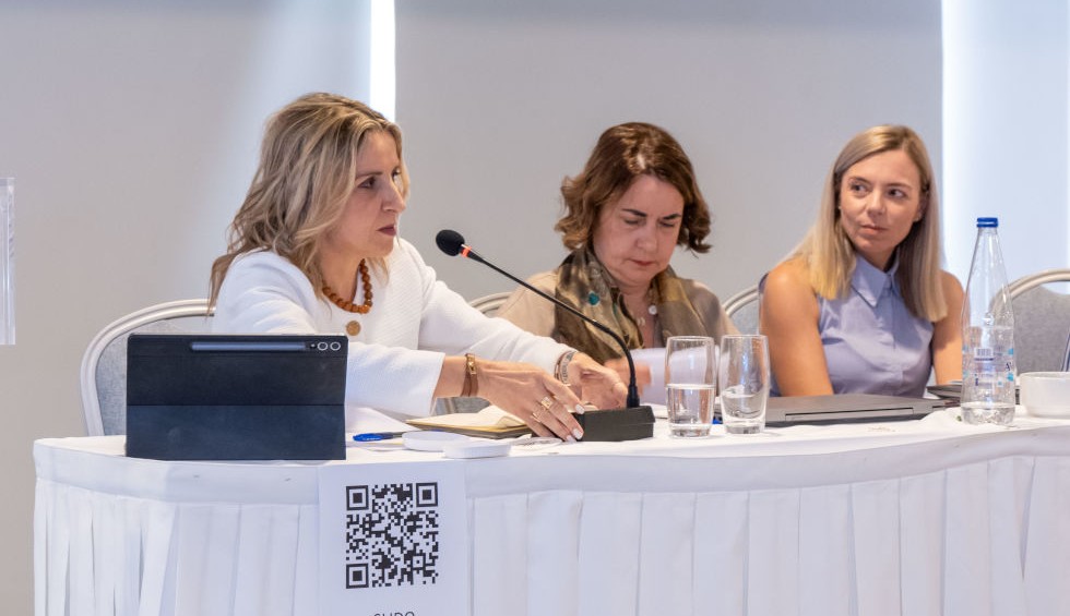 A generic square placeholder image with rounded corners in a figure.