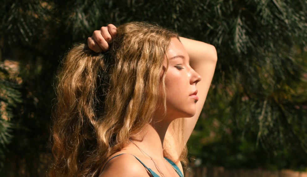 A generic square placeholder image with rounded corners in a figure.