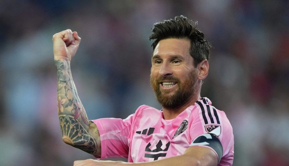 A generic square placeholder image with rounded corners in a figure.