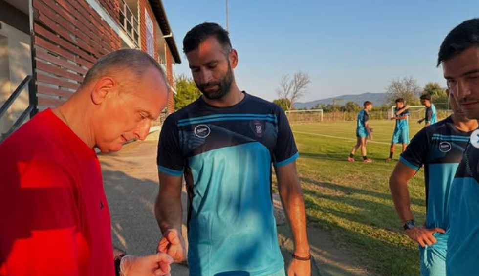 A generic square placeholder image with rounded corners in a figure.