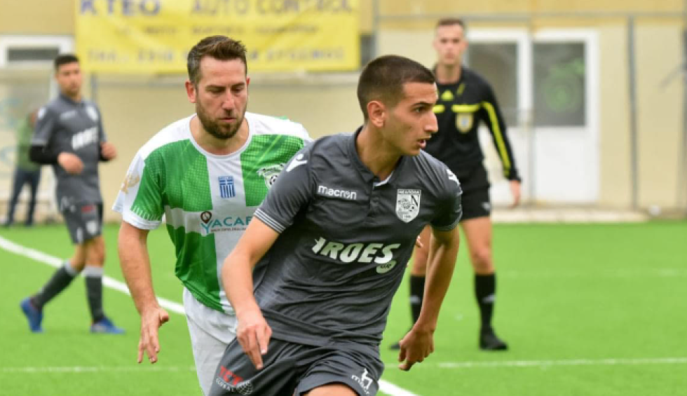 A generic square placeholder image with rounded corners in a figure.