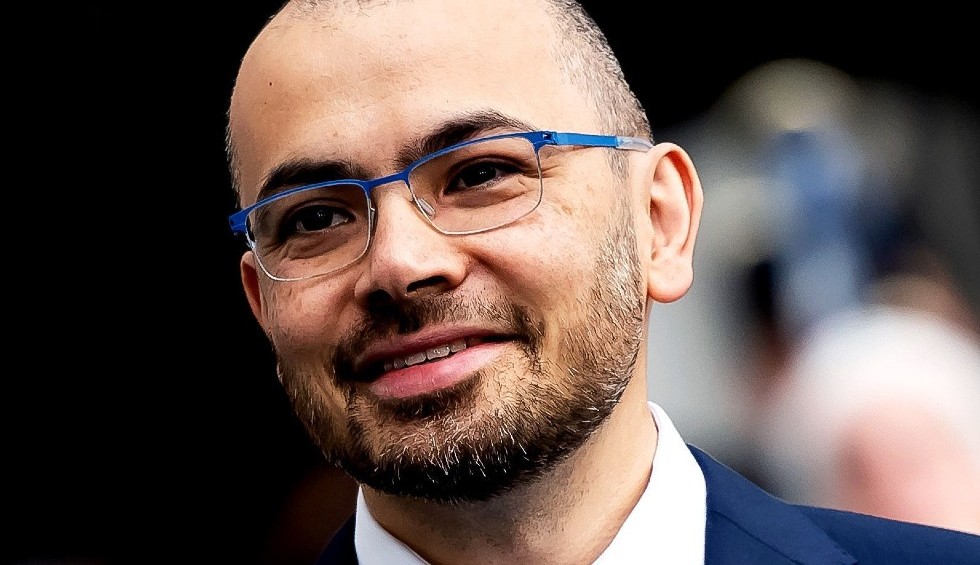 A generic square placeholder image with rounded corners in a figure.