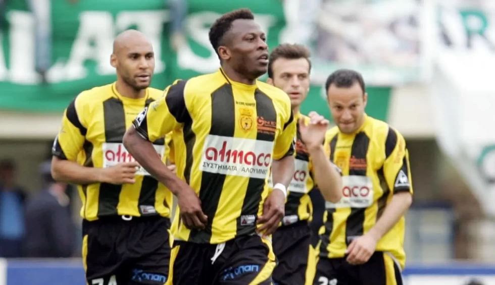 A generic square placeholder image with rounded corners in a figure.